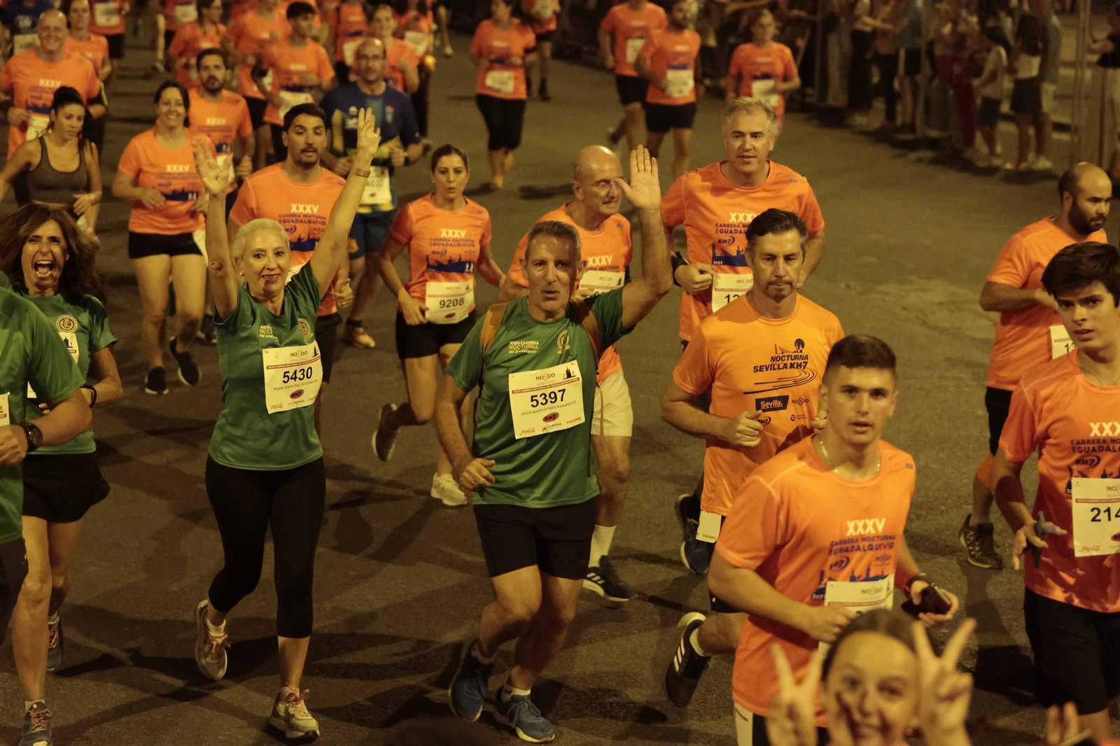 Búscate en las fotos de la Carrera Nocturna (II)