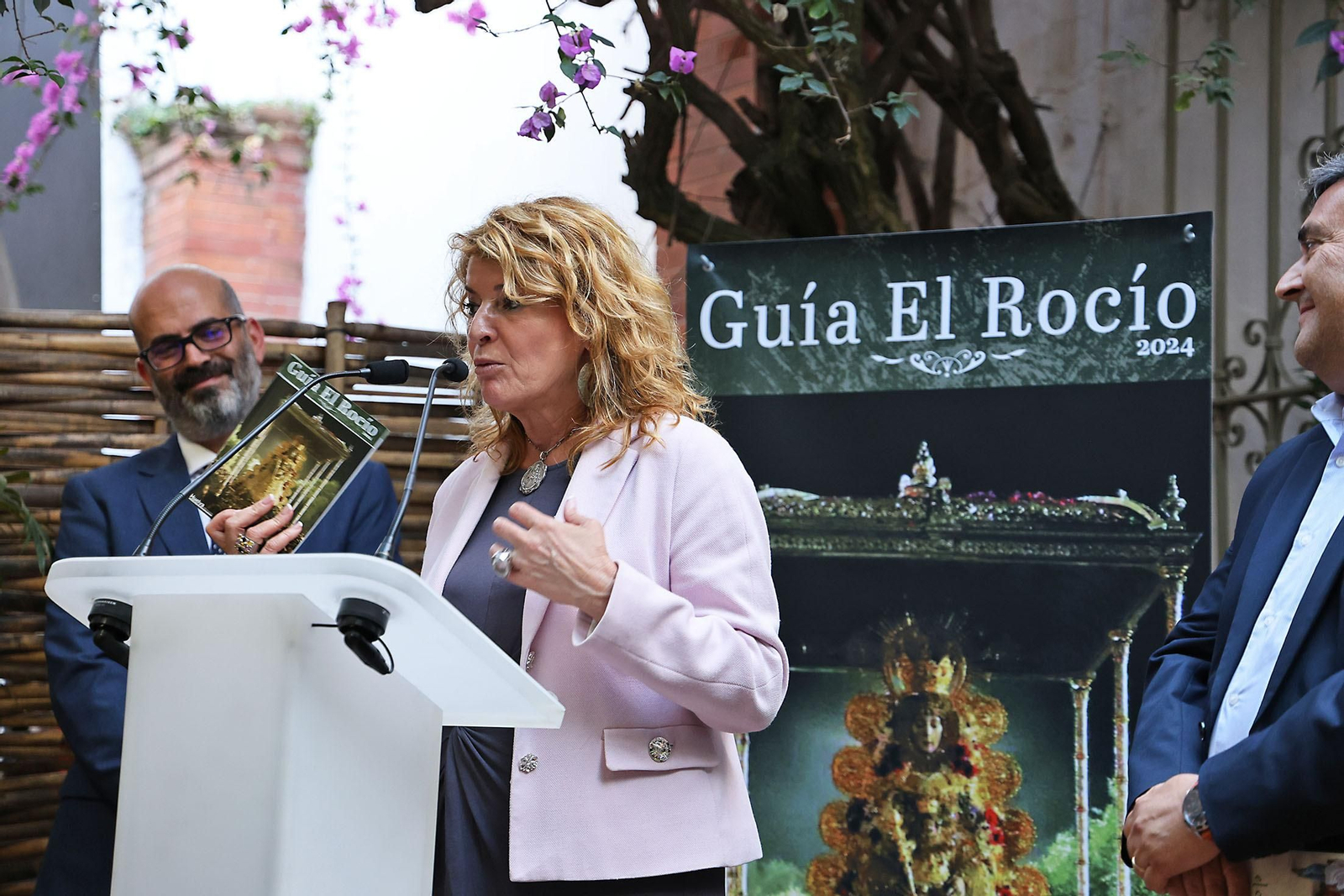 Imágenes de la presentación de la Guía del Rocío 2024 de Huelva Información