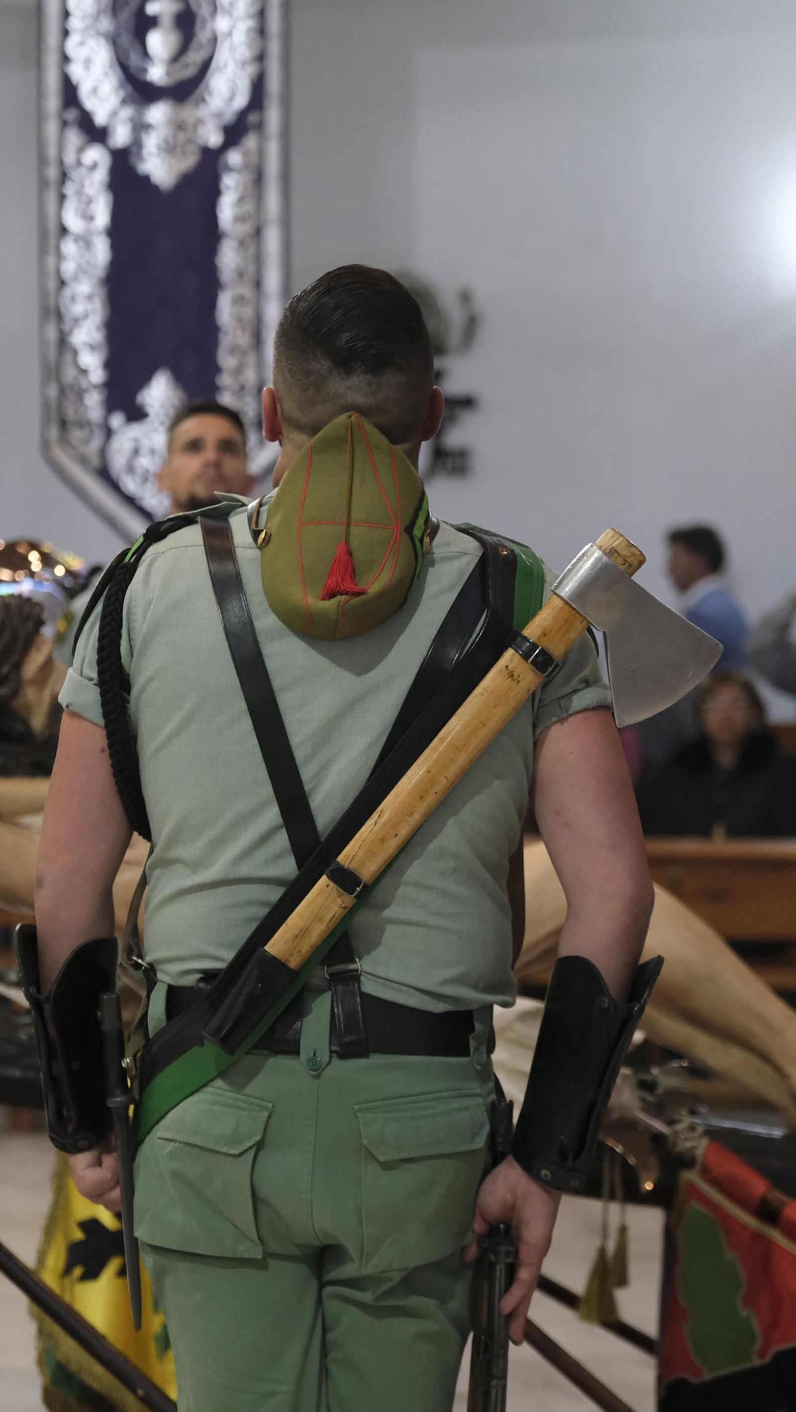 La Legión custodia el Cristo de la Buena Muerte en la Semana Santa de El Parador 2025