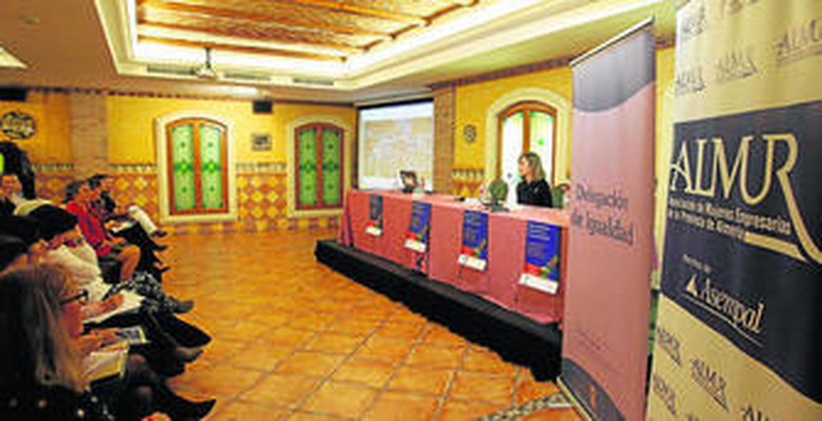 La diseñadora Patricia Rosales habla de su experiencia empresarial.