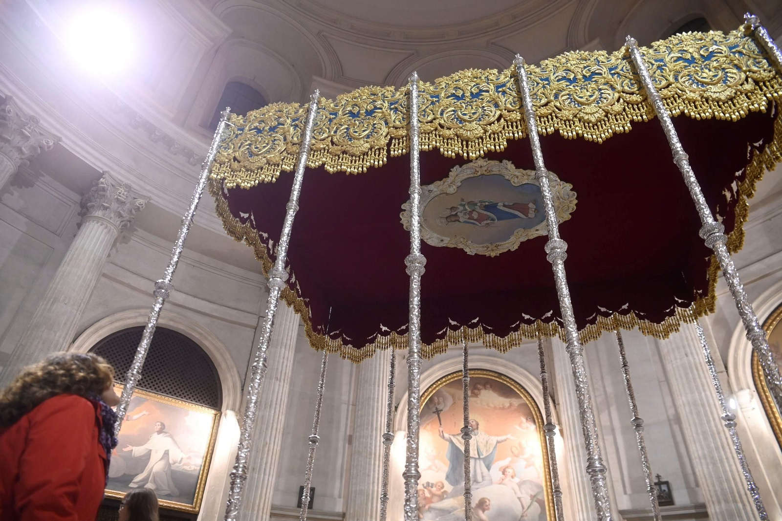 Las mejores fotos de la presentación del nuevo palio de la Virgen de la Piedad de Córdoba