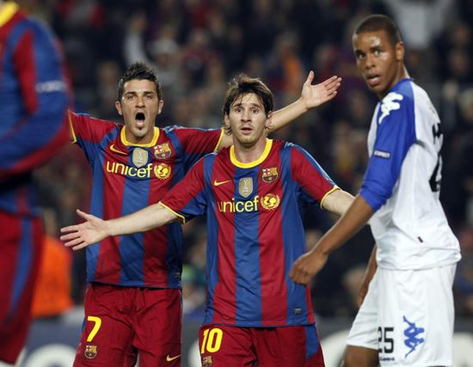 El Barcelona supera al Copenhague en el Camp Nou. / Reuters