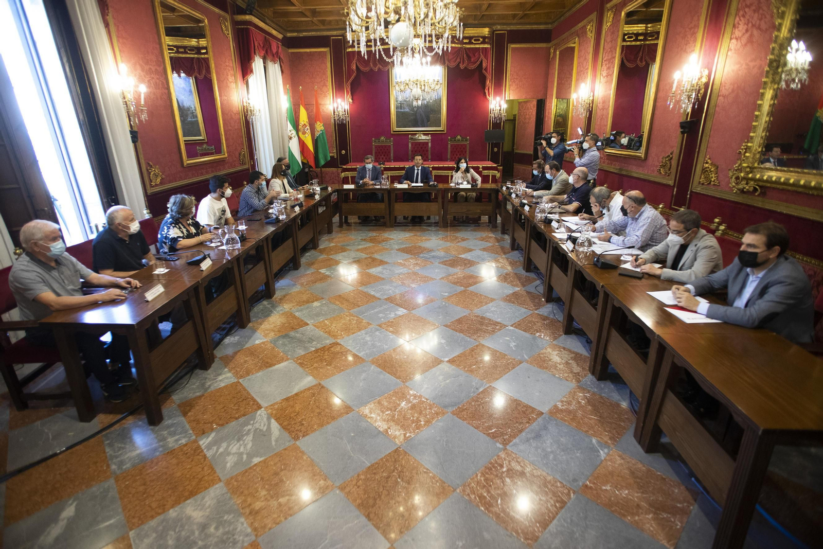 Reunión de la mesa del ferrocarril en el Ayuntamiento de Granada esta mañana