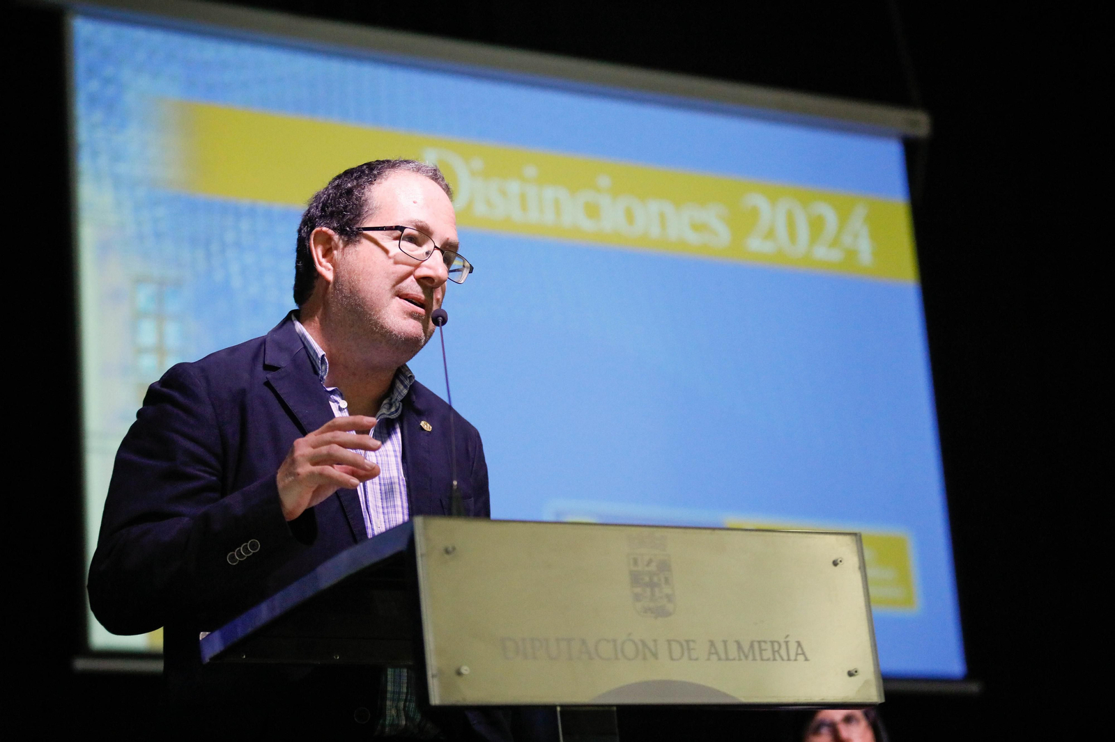Imágenes de la entrega de los Escudos de Oro del IEA y la celebración de su Plenario
