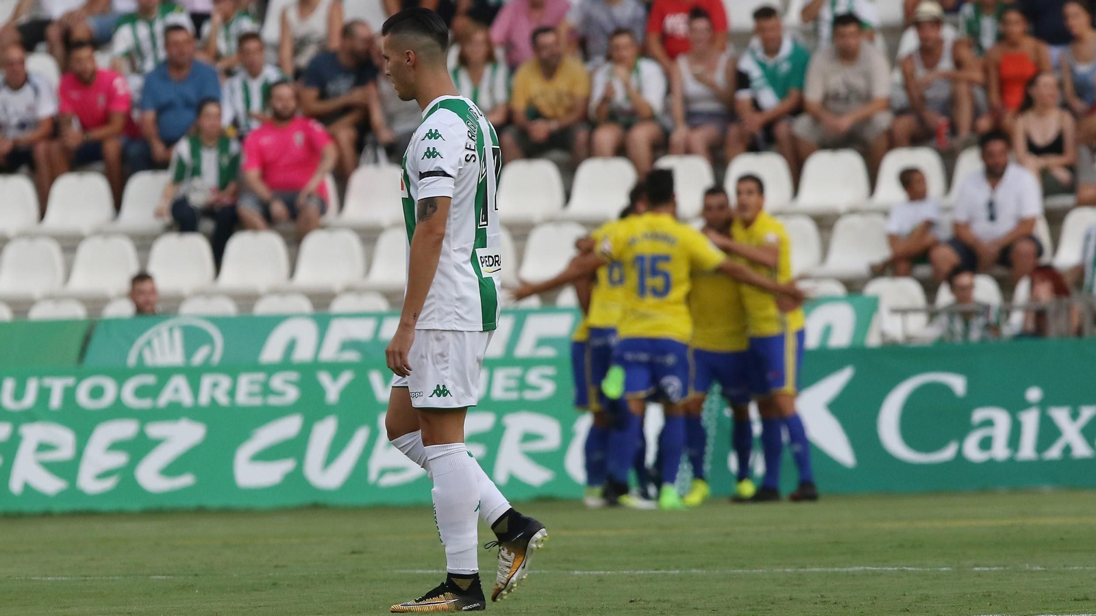 Sergi Guardiola, abatido tras un gol del Cádiz en aquel nefasto inicio de curso para el Córdoba CF en 2017.