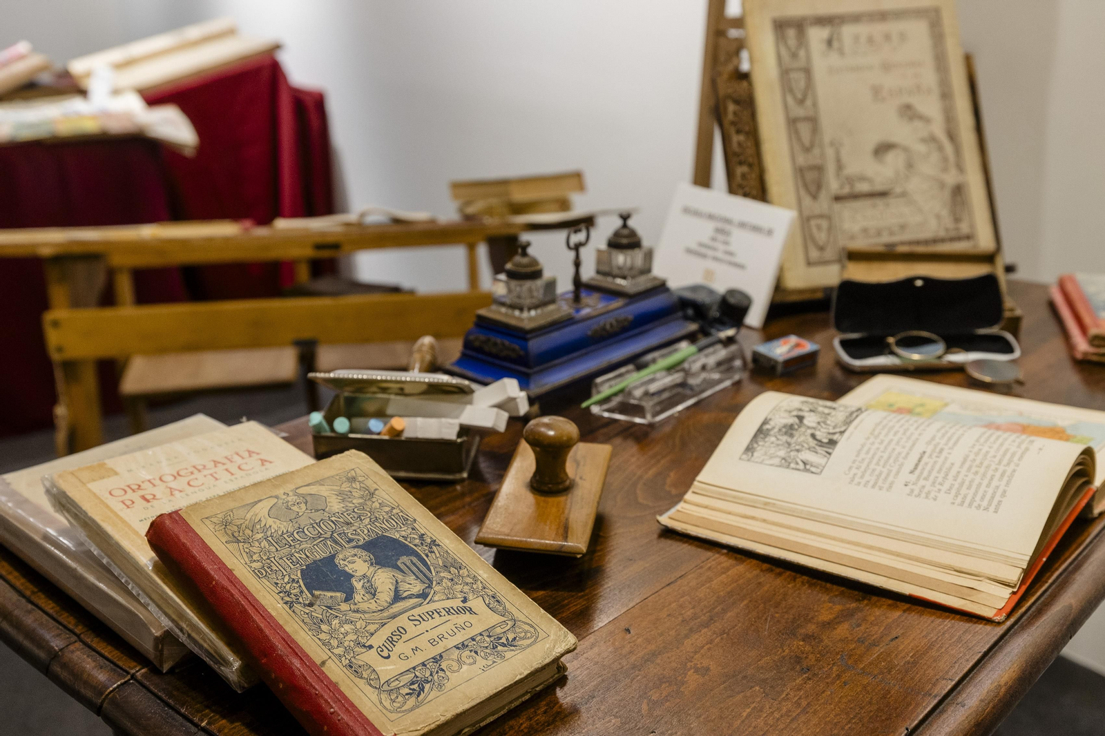 Las imágenes de la inauguración de la exposición por el centenario de la librería Bozano en San Fernando.