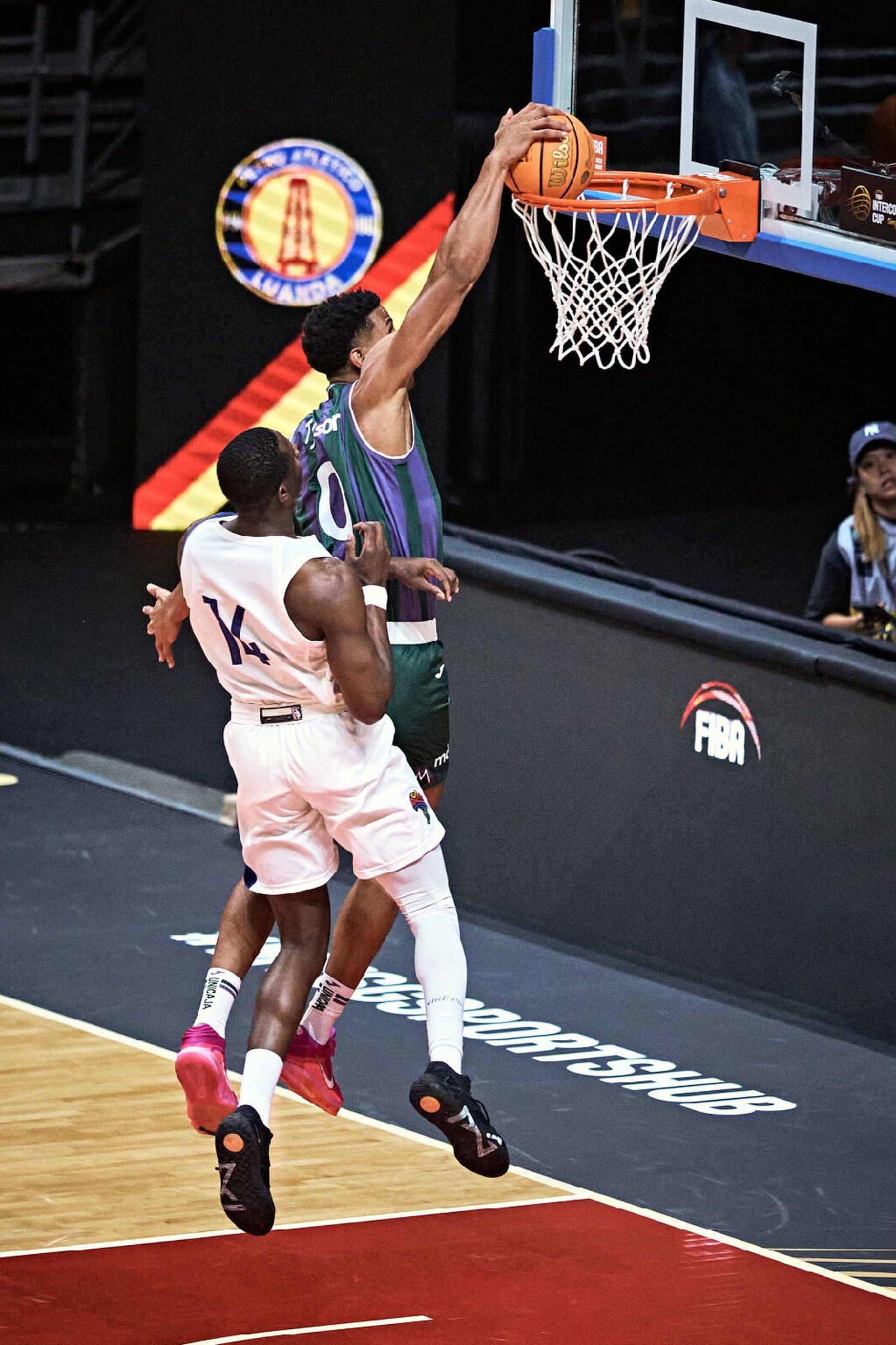 Las fotos del Preto Luanda - Unicaja de la Copa Intercontinental de baloncesto