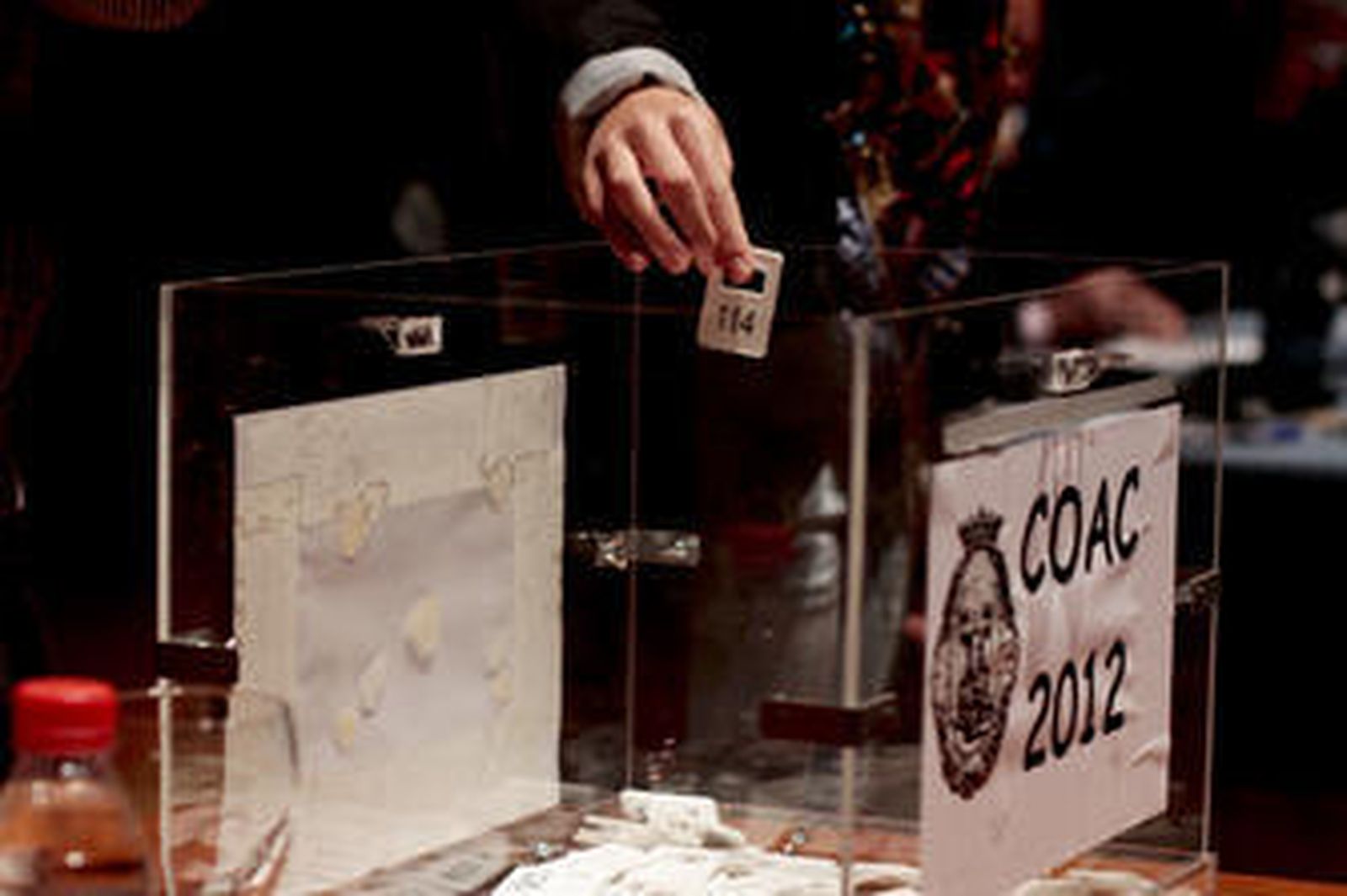 Momento del sorteo del orden de actuación para el Concurso de Agrupaciones de 2012. /Lourdes de Vicente