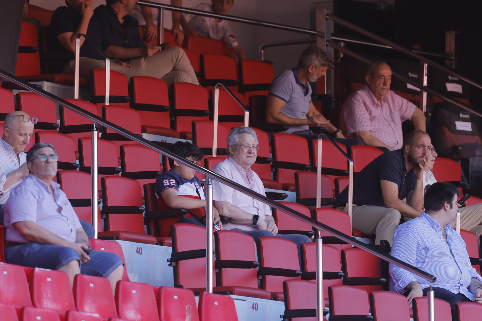 Búscate en las fotos del Sevilla-Español