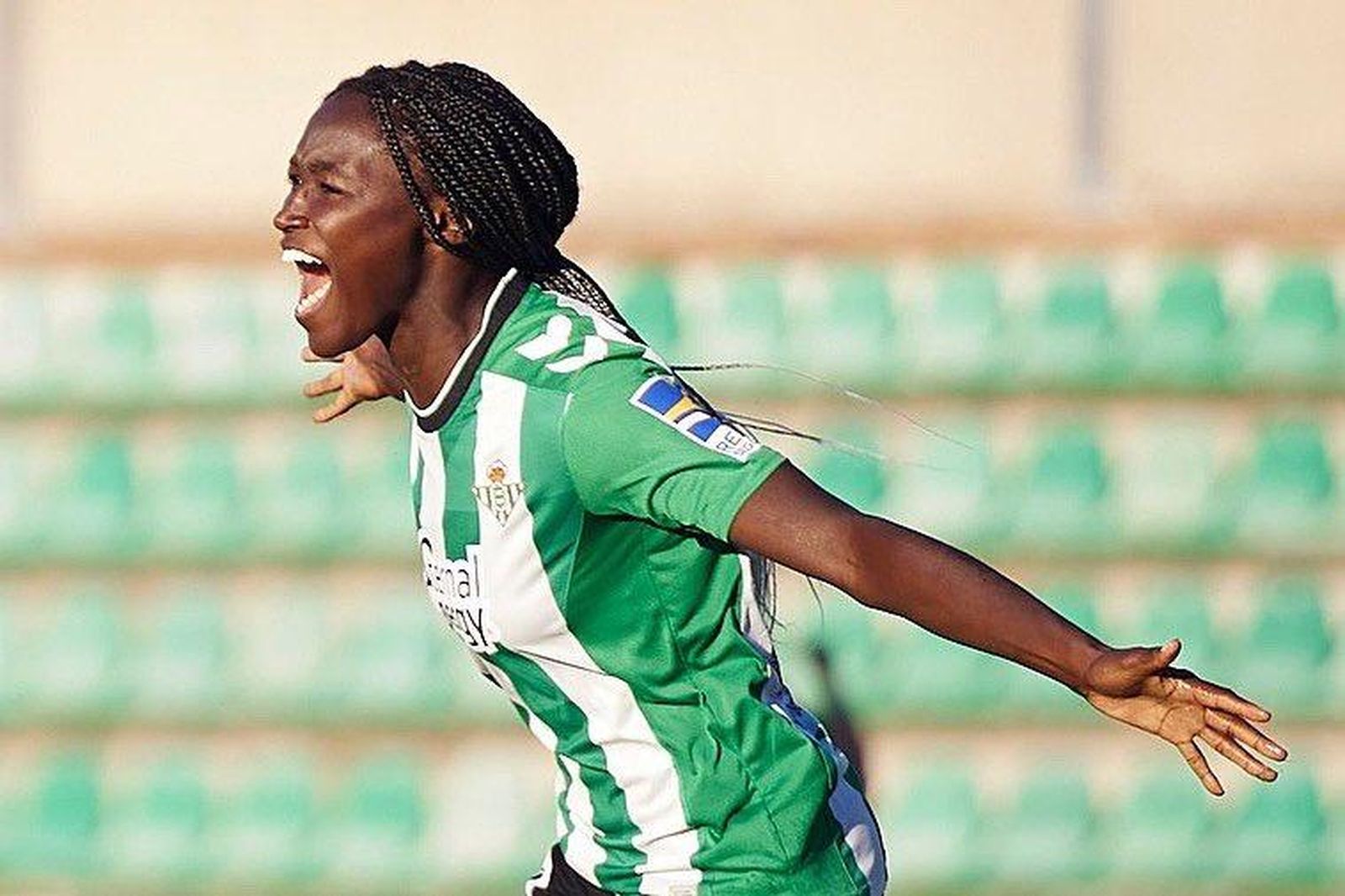 Babajide celebra un gol con el Betis Féminas.