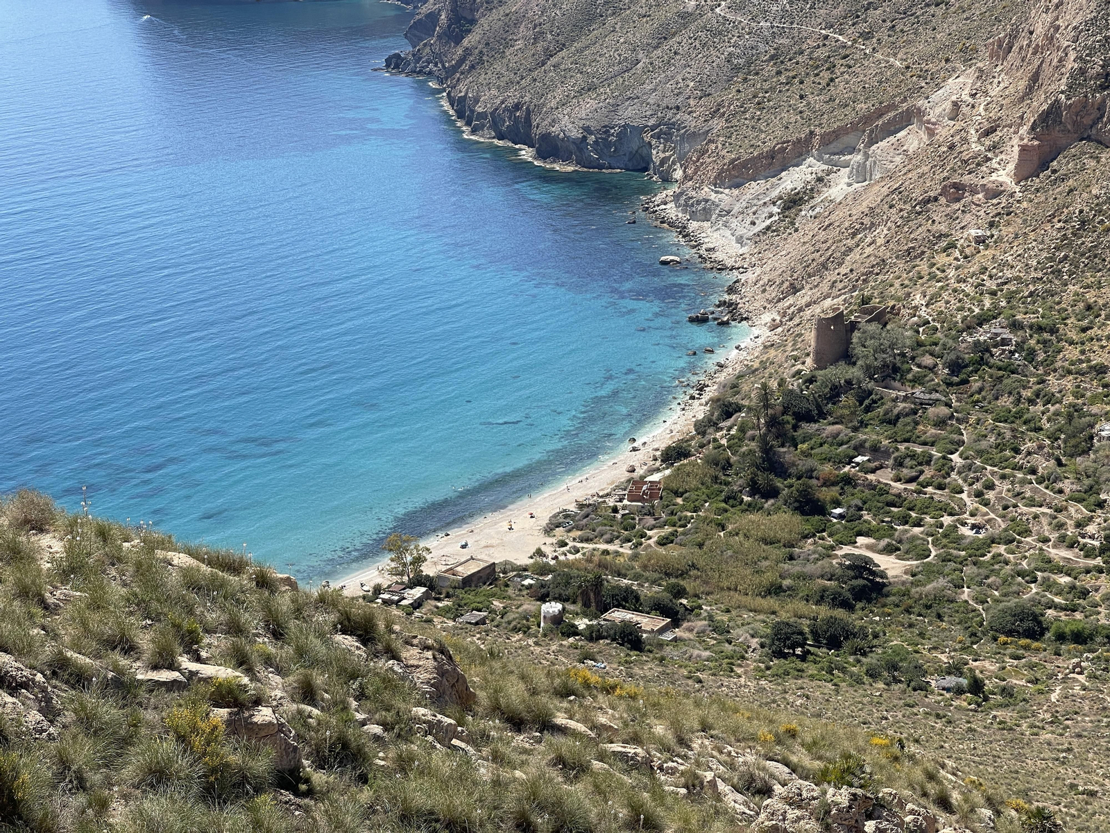 Rutas por Cabo de Gata: cómo llegar a la cala San Pedro desde la cala del Plomo