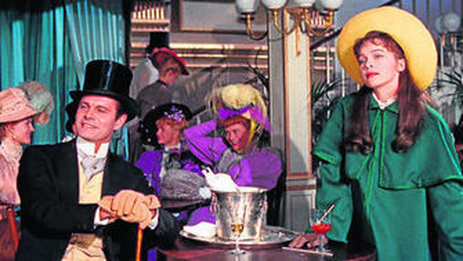 Louis Jourdan Con Leslie Caron  en 'Gigi'.