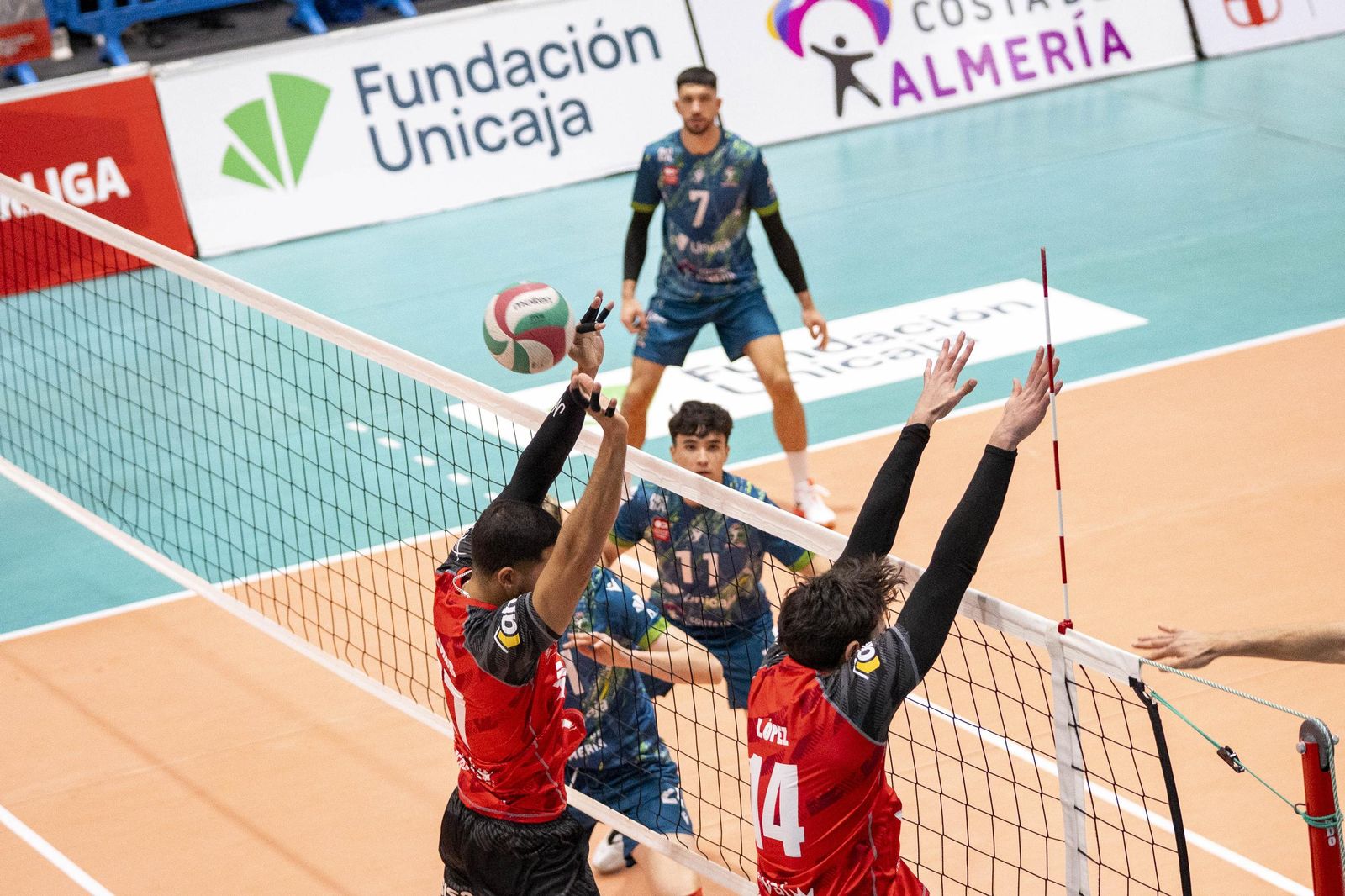 Las imágenes del partido entre Unicaja Costa de Almería y Instercap Asisa Tarragona