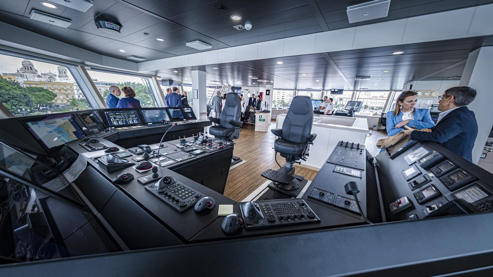 Las imágenes de la visita al buque oceanográfico del CSIC, 'Odon de Bien', amarrado en Cádiz