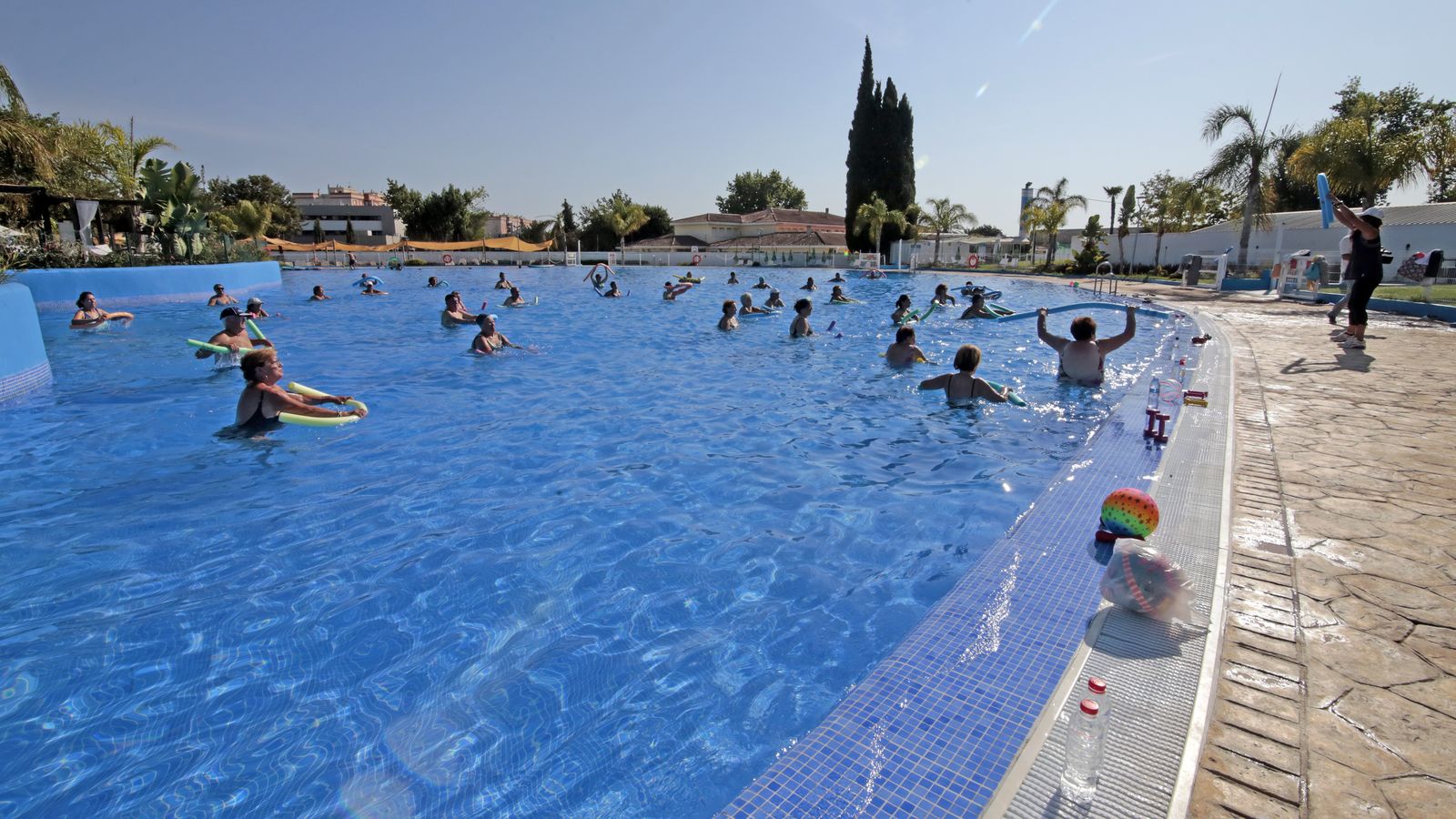 Alcaldesa visita Arena Fitness y Arena Village