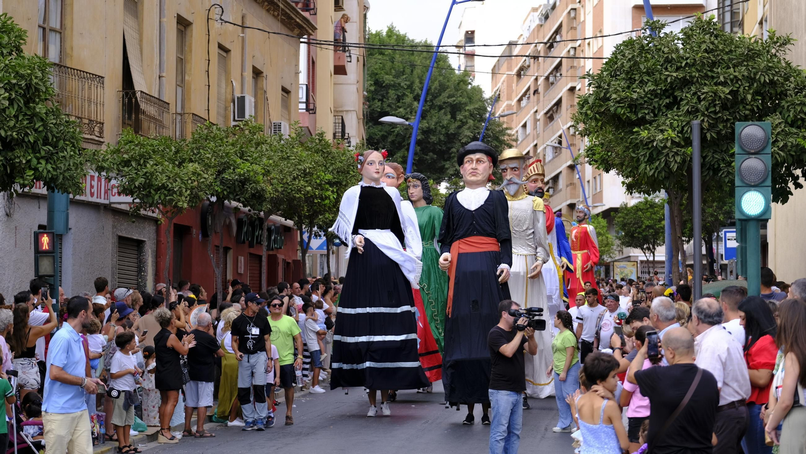 Las mejores imágenes de la Batalla de Flores de Almería