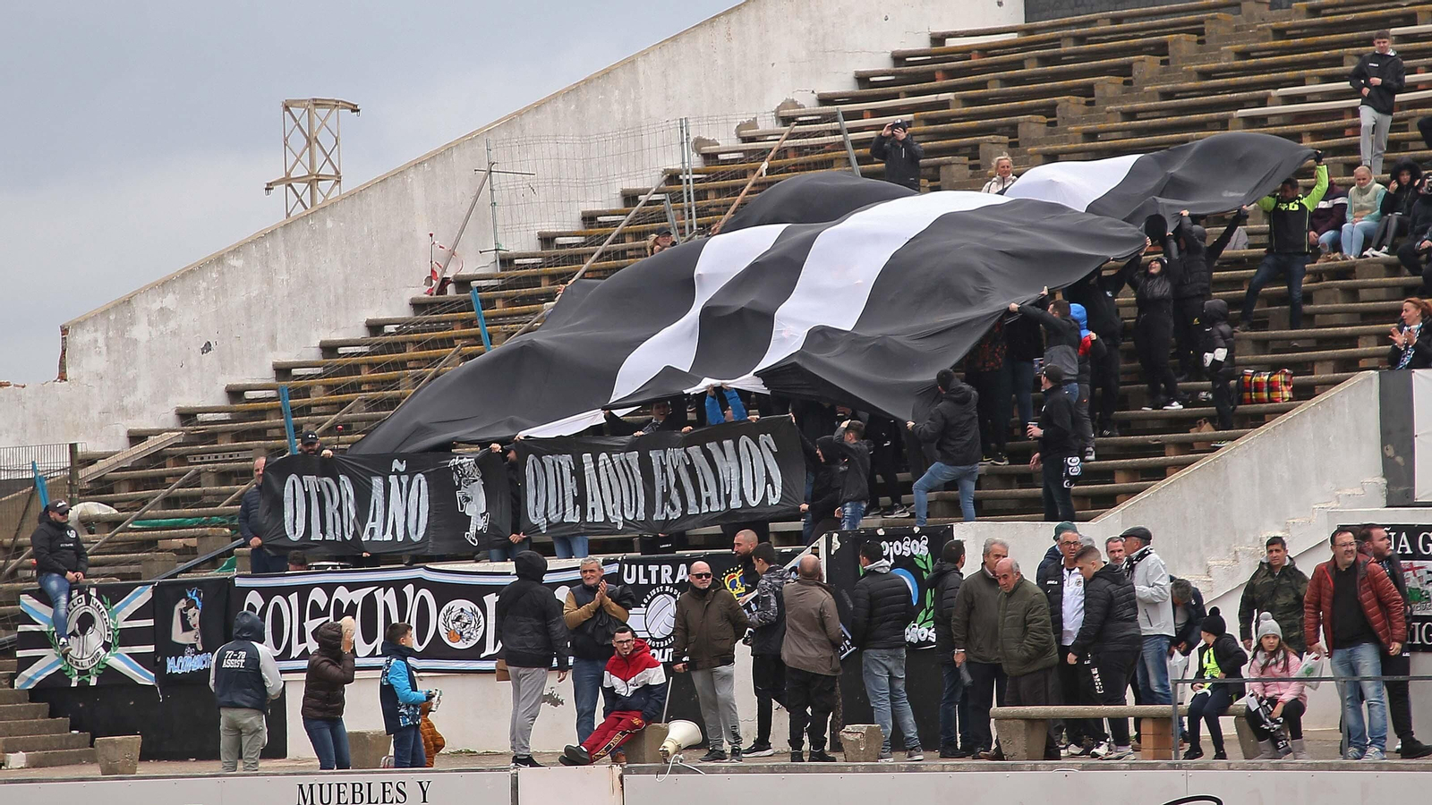 Fotos de la afición en el estadio municipal de La Línea