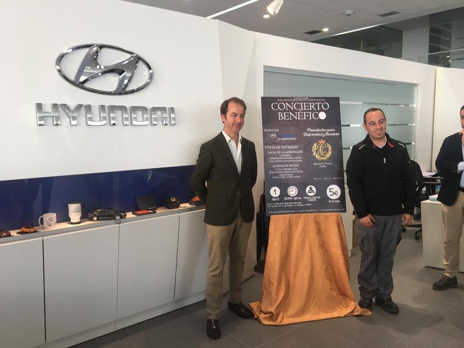 Presentación del concierto benéfico en el que Polillas presentará su nuevo uniforme