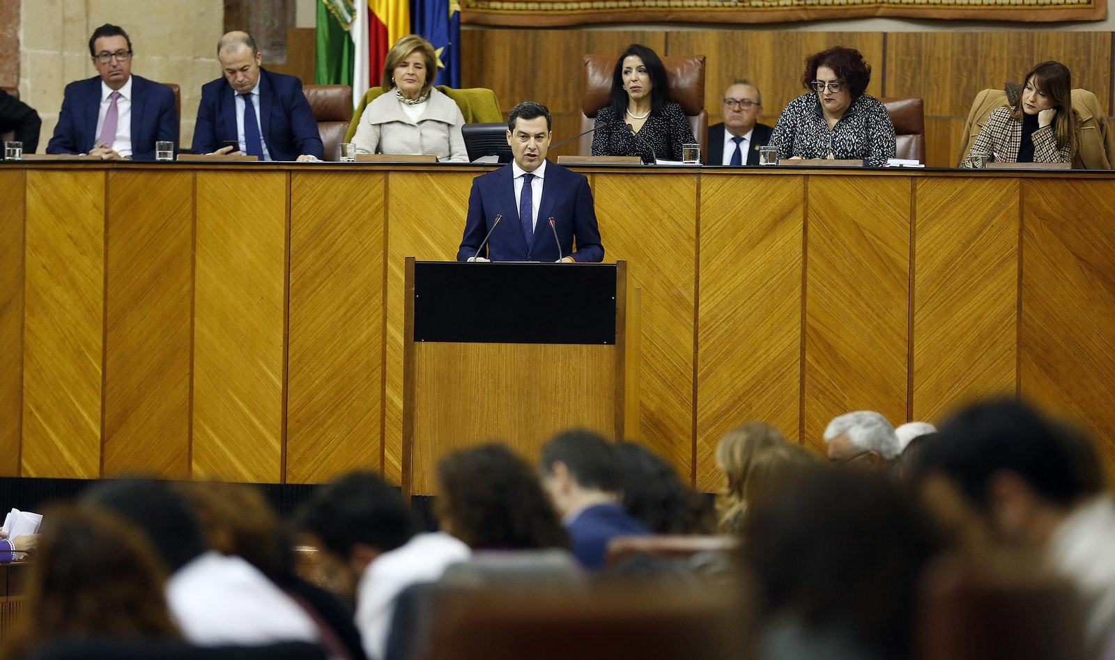 Las imágenes de la sesión de investidura de Juanma Moreno