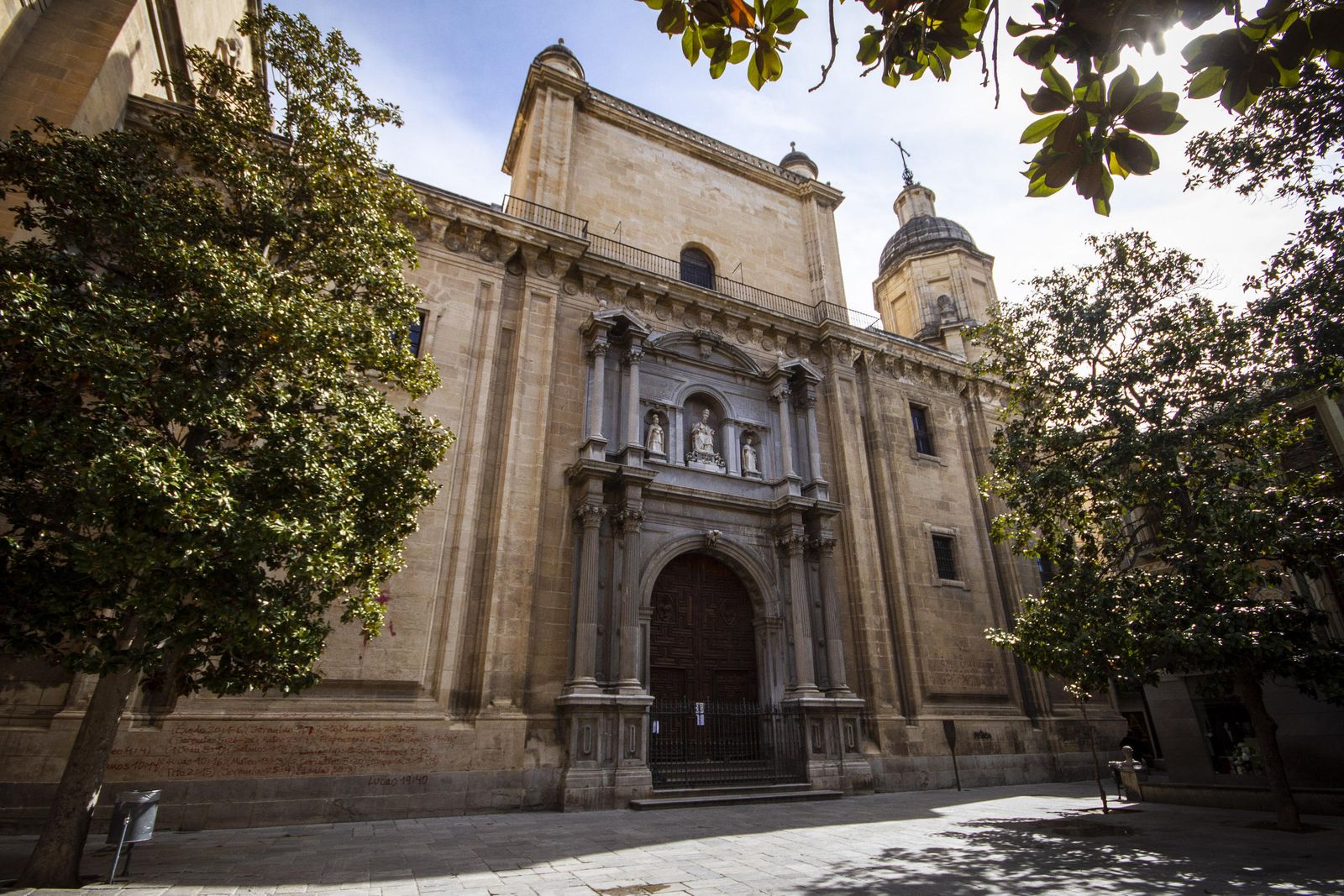 Fotos de Semana Santa: el Domingo de Ramos de Granada desierto por el coronavirus