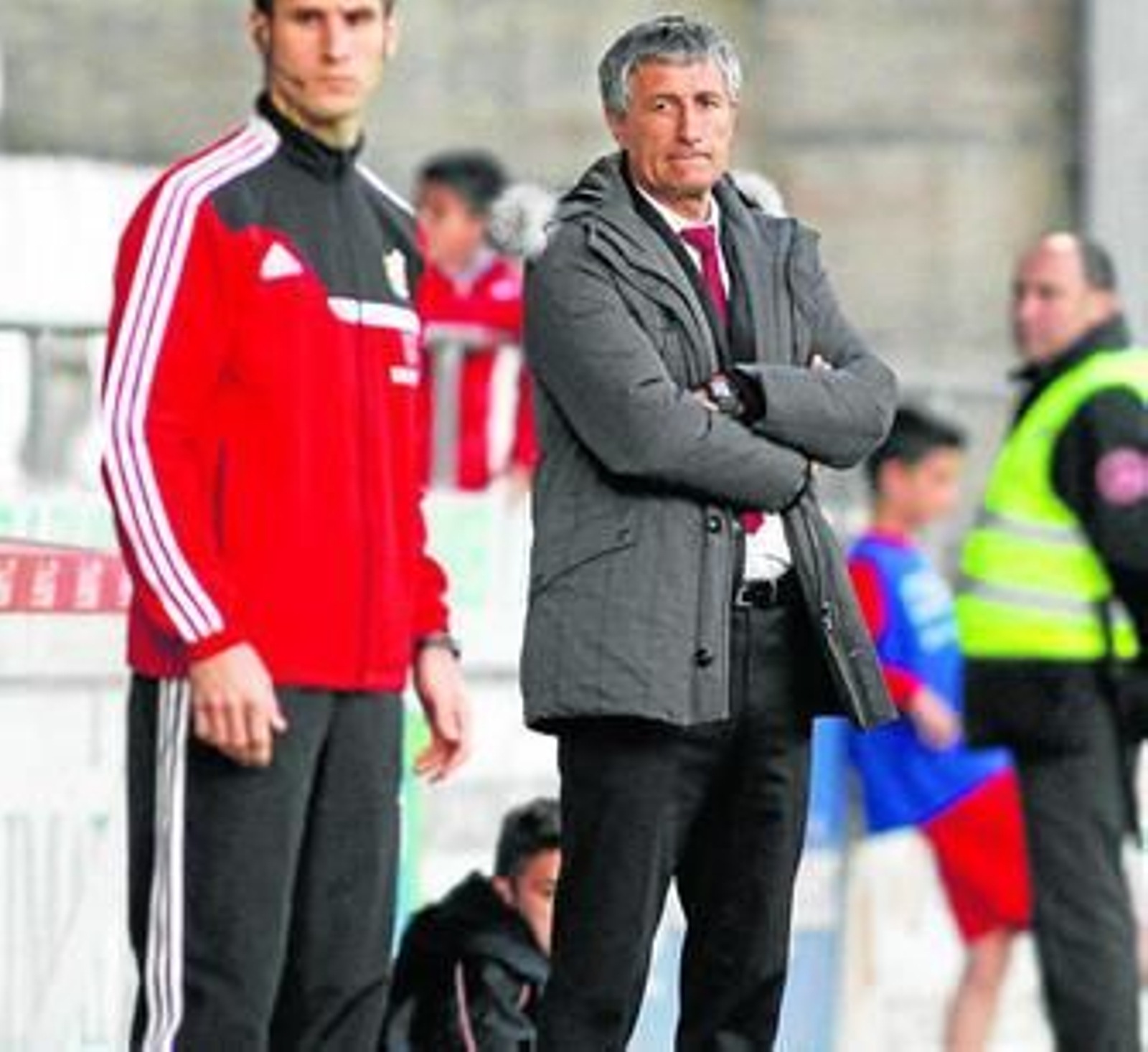 Quique Setién sigue las evoluciones desde el banquillo de un encuentro del Lugo.