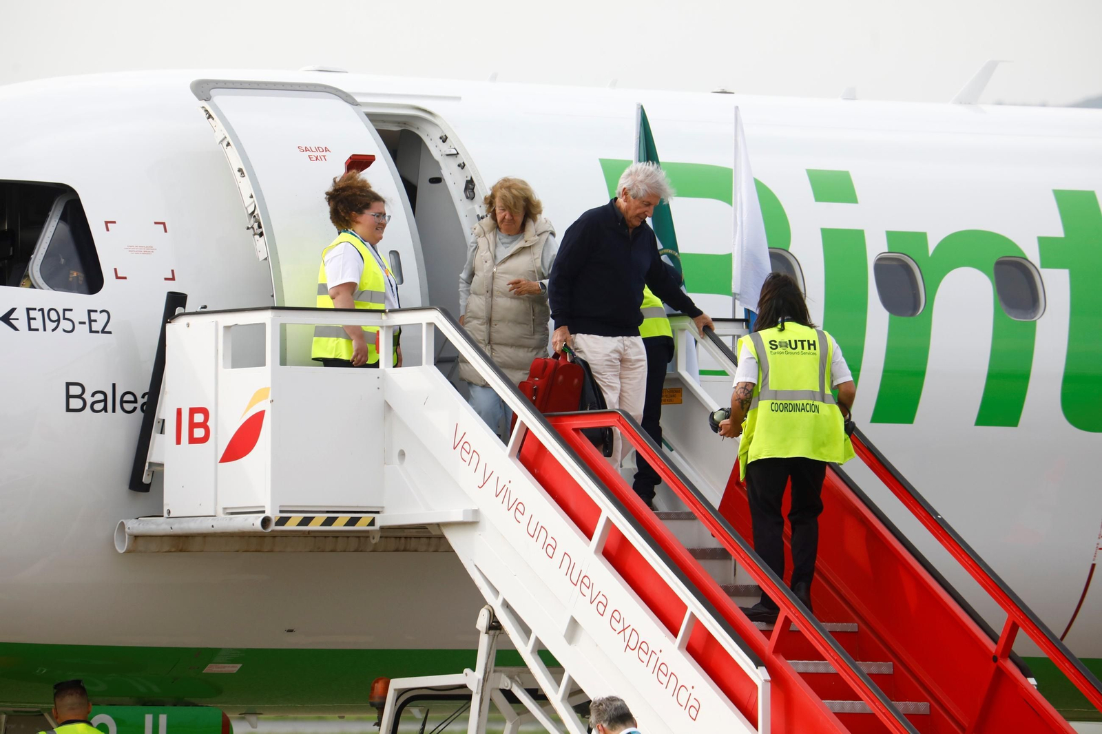 El aeropuerto de Córdoba recibe el primer vuelo de Binter desde Canarias, en imágenes