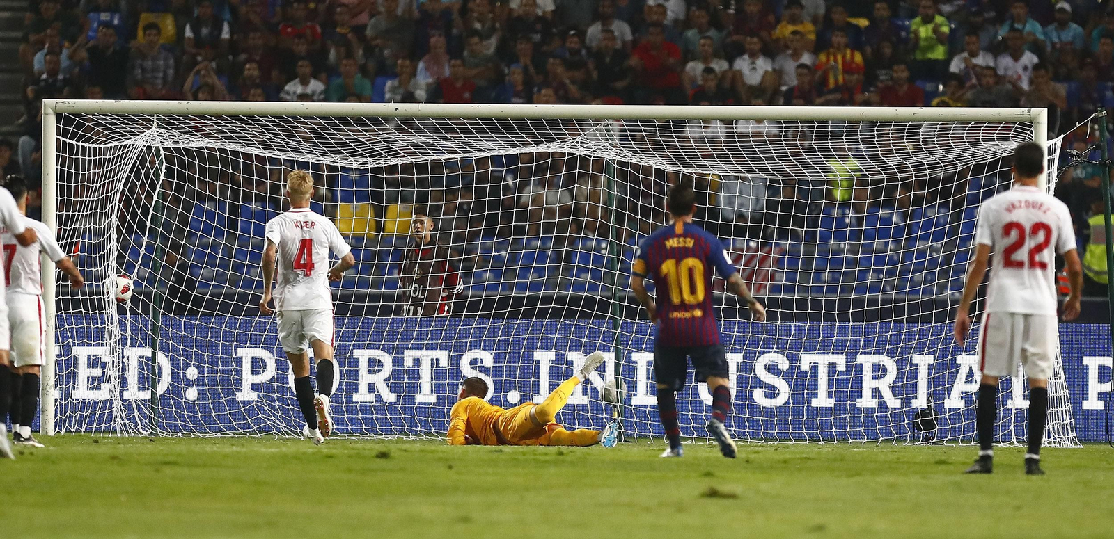 Las imágenes del Sevilla-Barcelona de la Supercopa