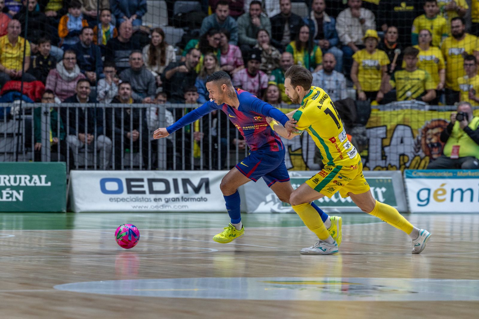 Las mejores imágenes del espectacular encuentro entre Jaén Paraíso Interior FS y Barça (3-3)