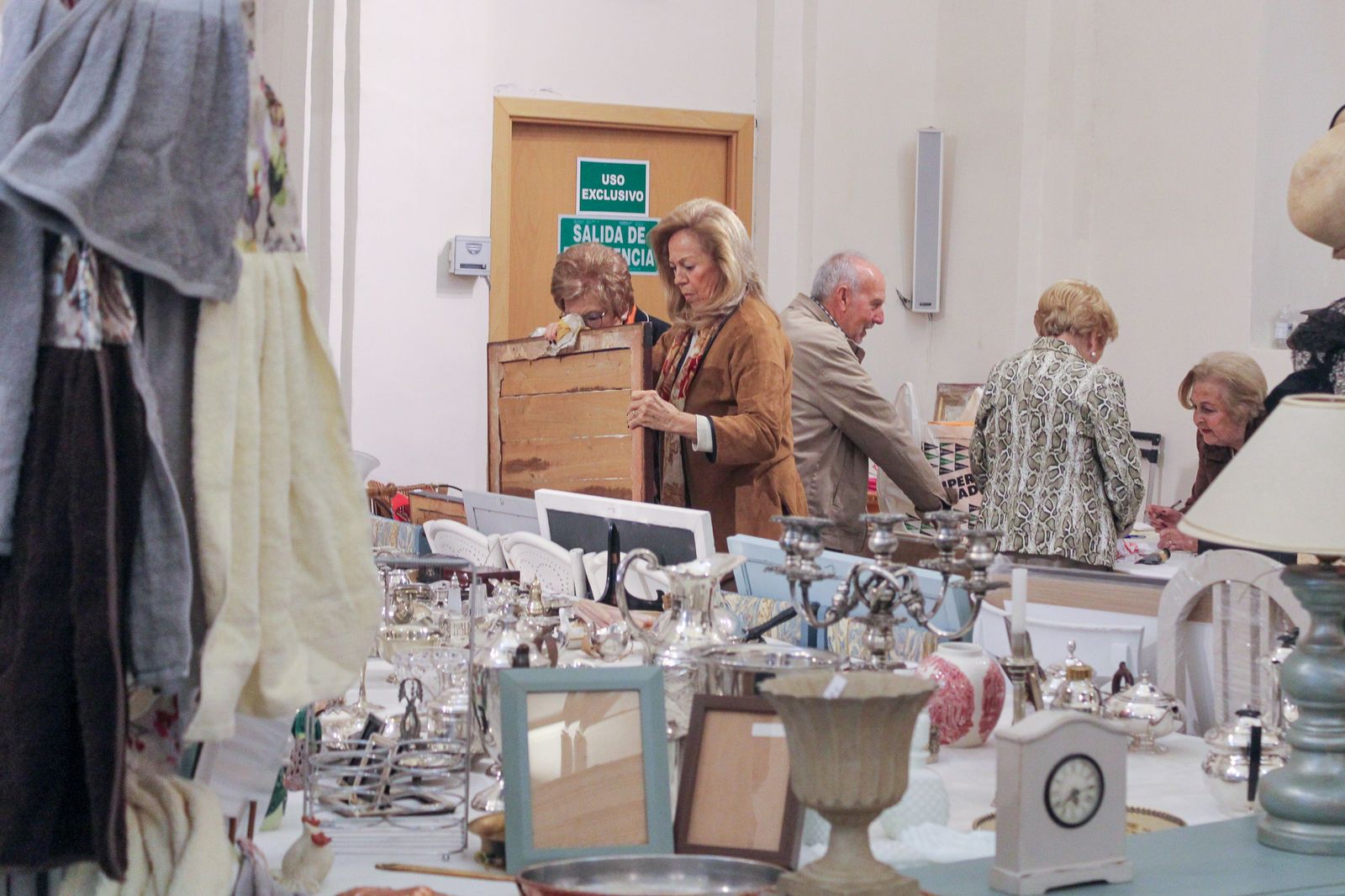 El baratillo de primavera de Adevida en Córdoba, en imágenes