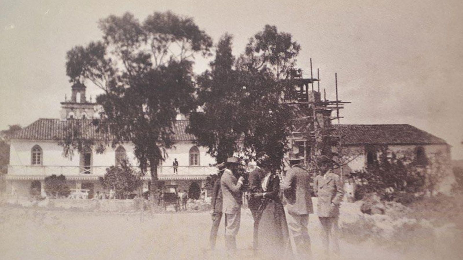 Remodelación del edificio convento de La Almoraima. Recuerdos del Campo Español 1885-1945.