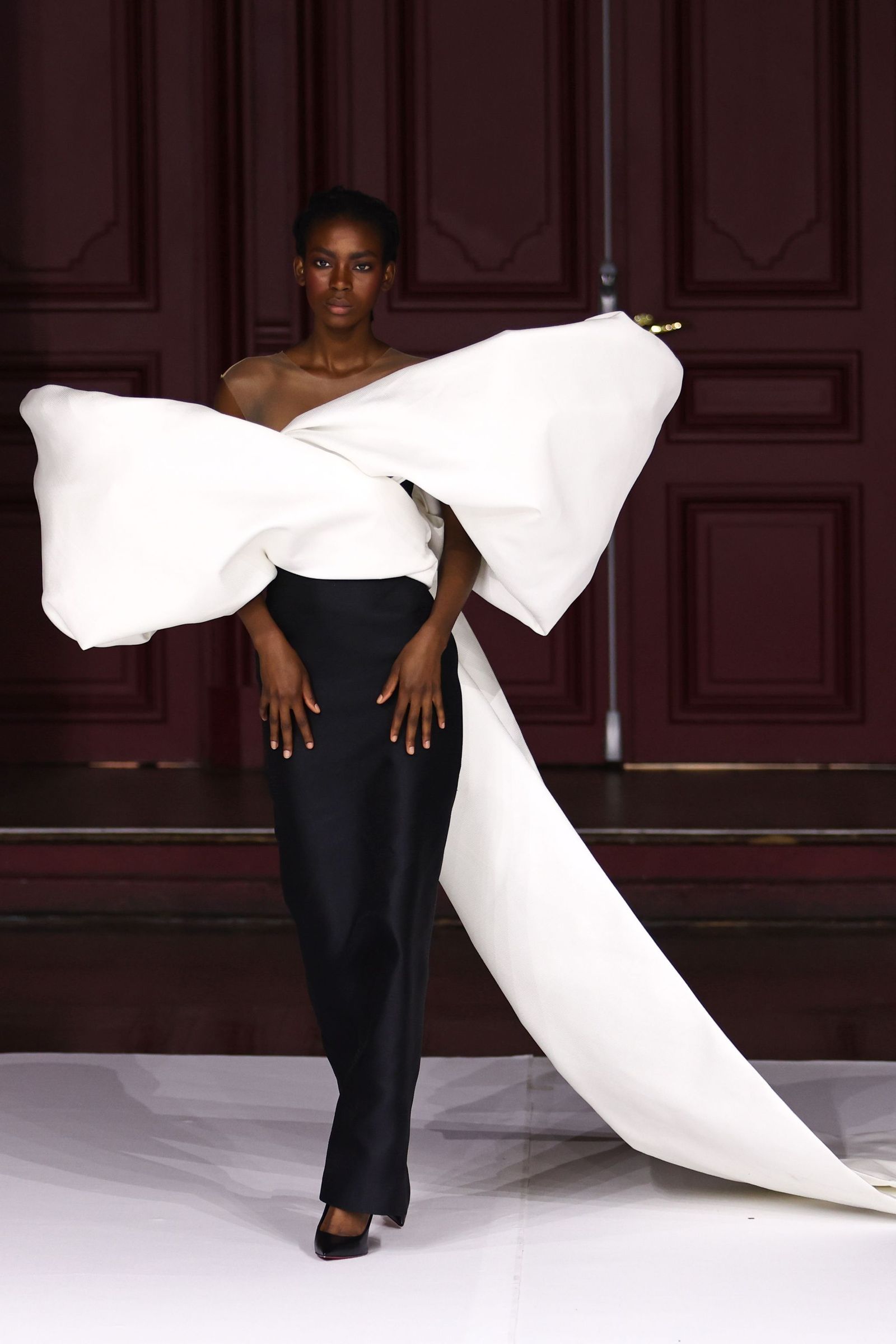 El desfile de la colección 'Fieras' de Juana Martín en París, en imágenes