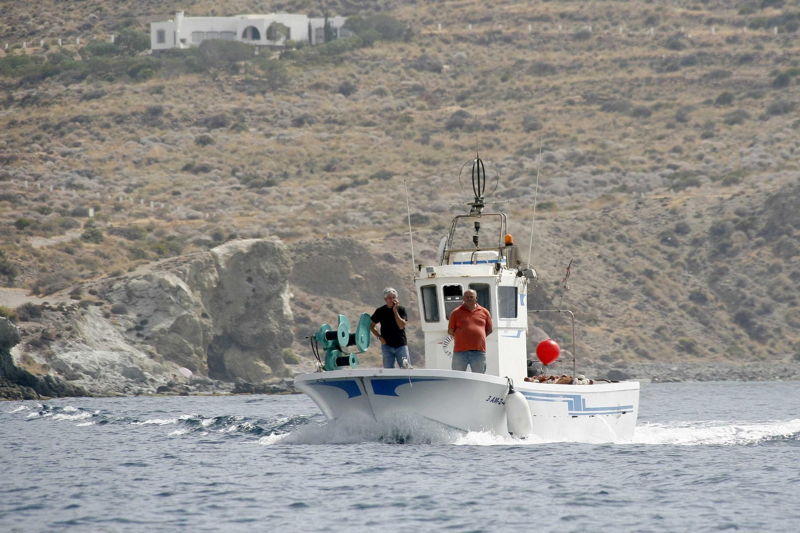 Barco de pesca de arrastre en Almería.