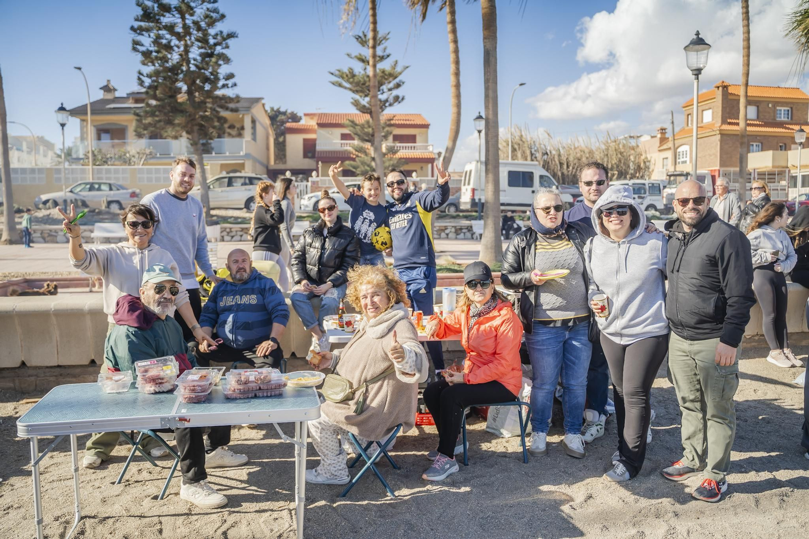 Miles de personas despiden el año 2024 en Las Moragas de Roquetas, en imágenes