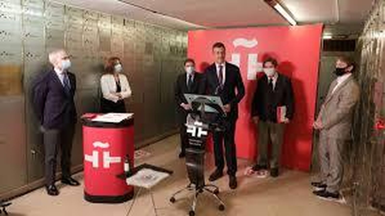 Vivanco lleva a Benedetti a la Caja de las Letras del Instituto Cervantes.