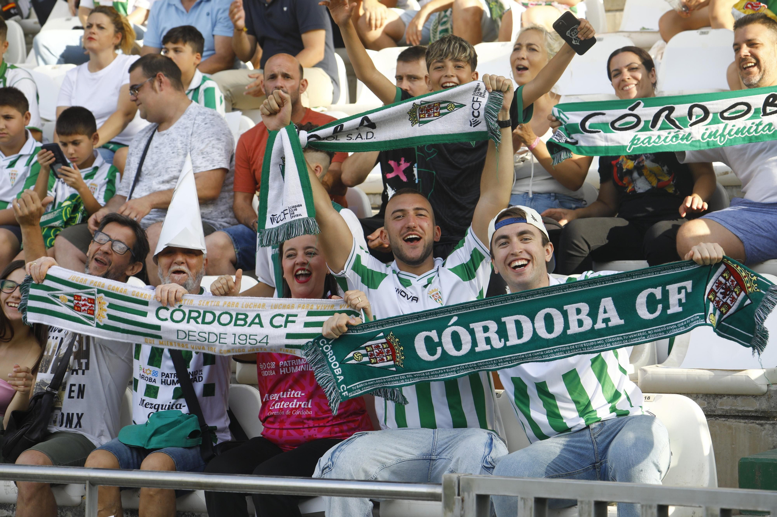 Las mejores fotos del ambiente en El Arcángel para el Córdoba CF - Ponferradina