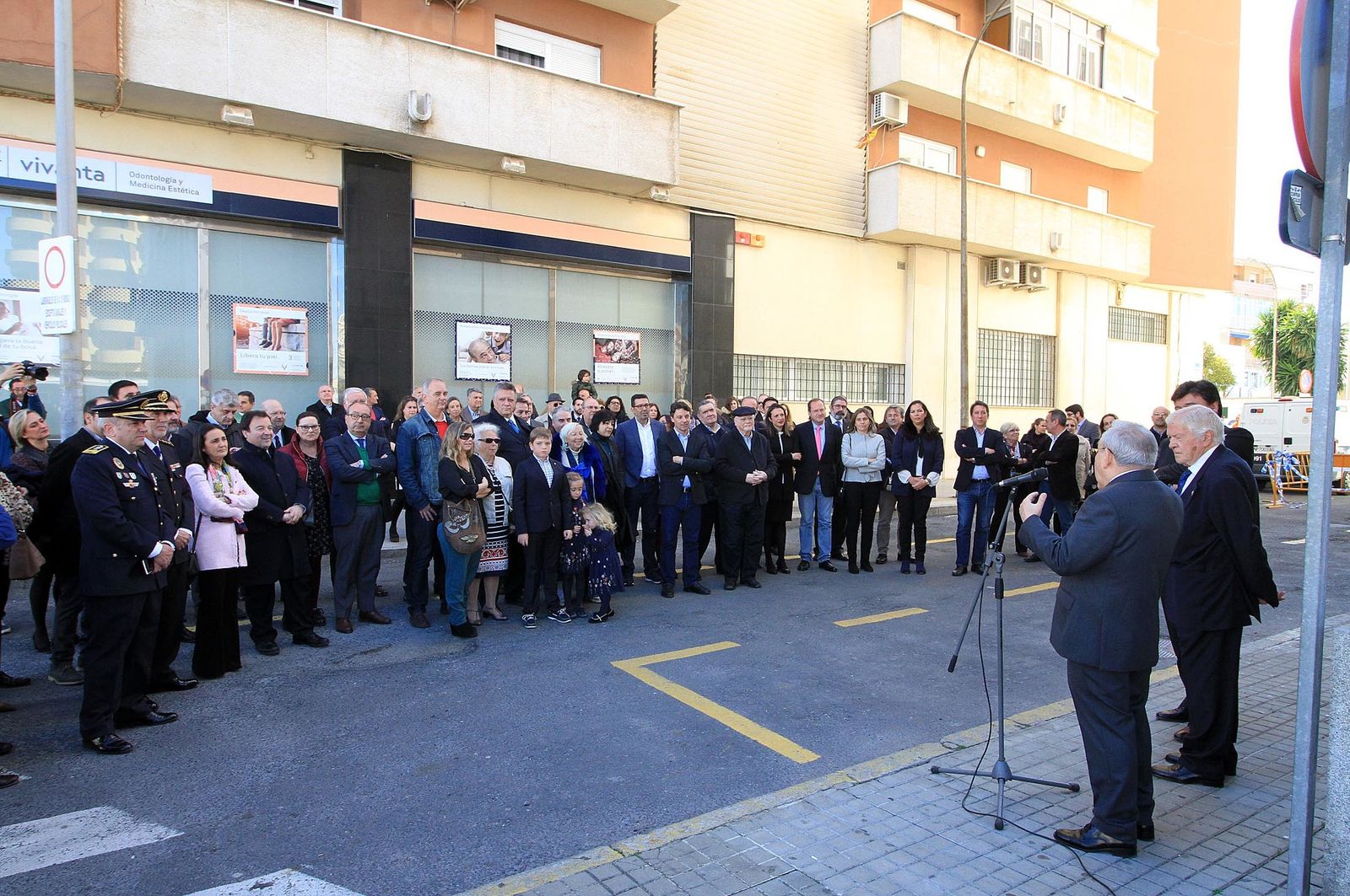 Acto de rotulación de la calle Abogado Juan José Domínguez en imágenes