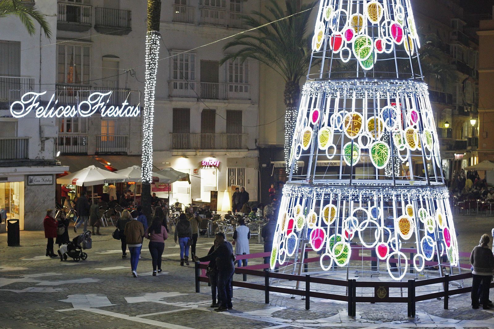 La plaza de la Catedral, engalanada durante las fiestas navideñas.