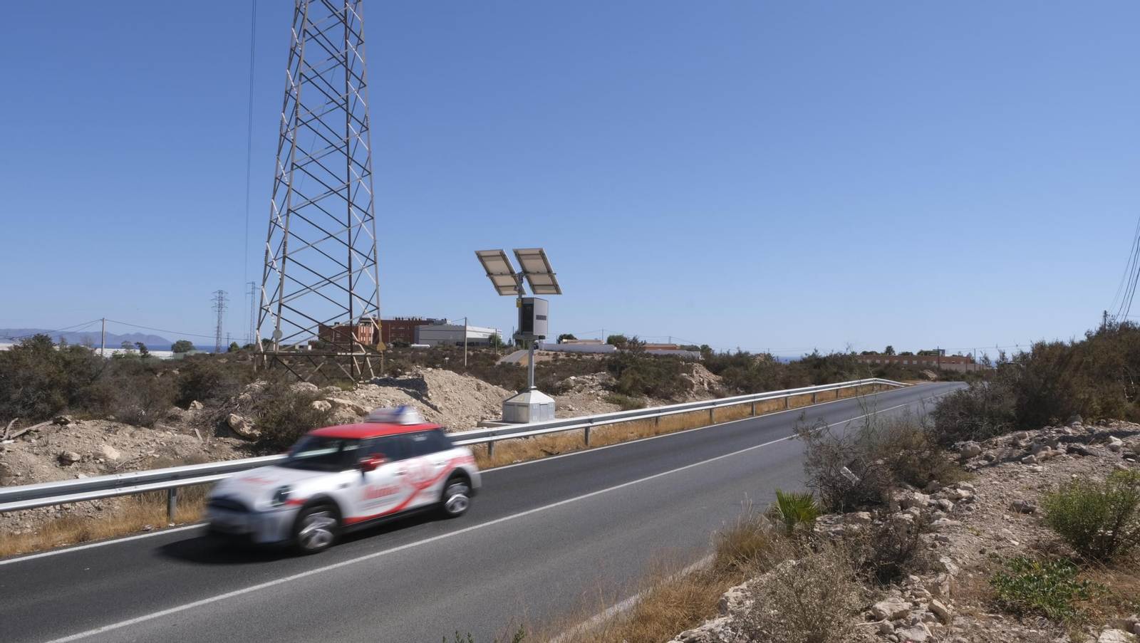 El radar está situado en la AL-3117 a la altura de El Mamí en dirección al polígono de La Juaida