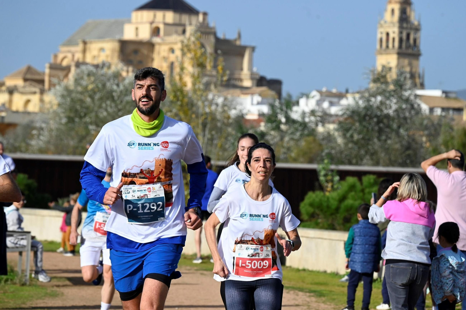 Las mejores fotos de la singular Carrera AJE Córdoba