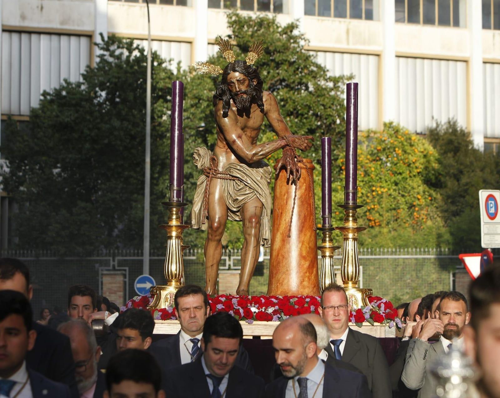 Nuestro Padre Jesús Atado a la Columna durante el rezo del vía crucis