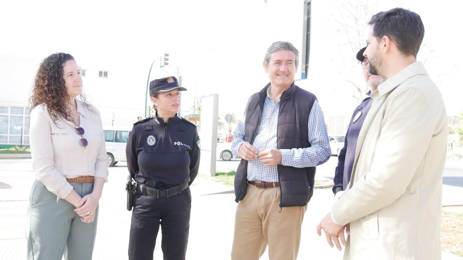 El alcalde Manuel Cortés, junto a los ediles Patricia Berenguel y José Crespo.