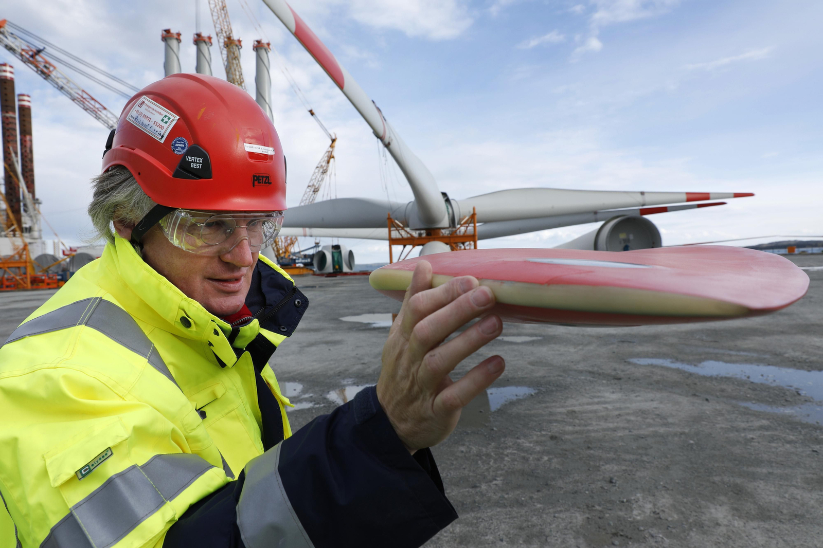 Puerto Real, presente en la estación eólico marina Wikinger