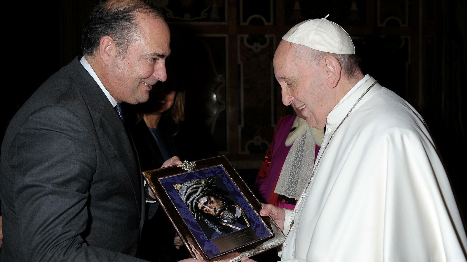 Un momento del encuentro entre el hermano mayor, Félix Ríos, y el Papa Francisco.
