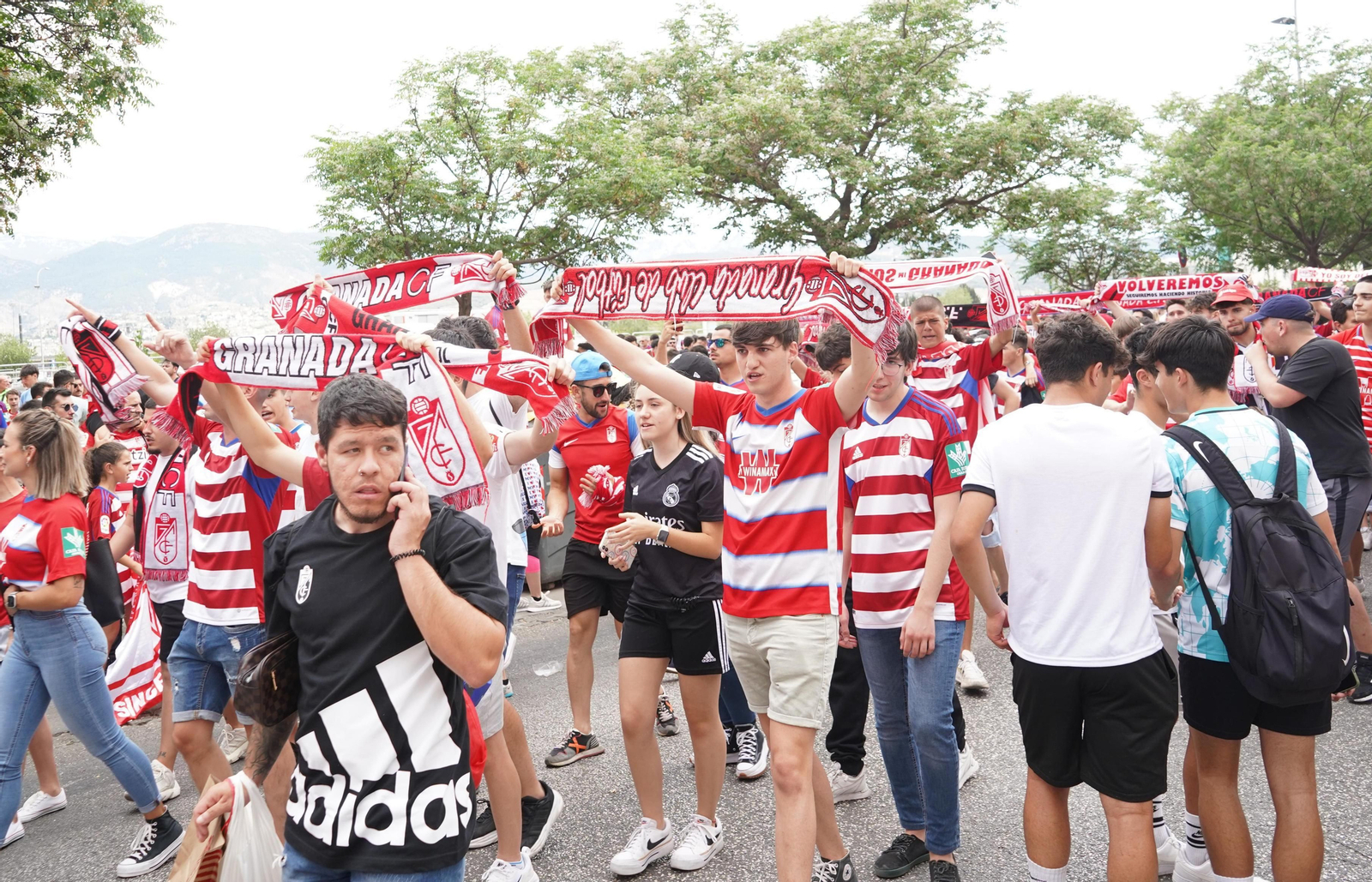 Los recibimientos al Granada CF en Los Cármenes vuelven cargados de fuerza