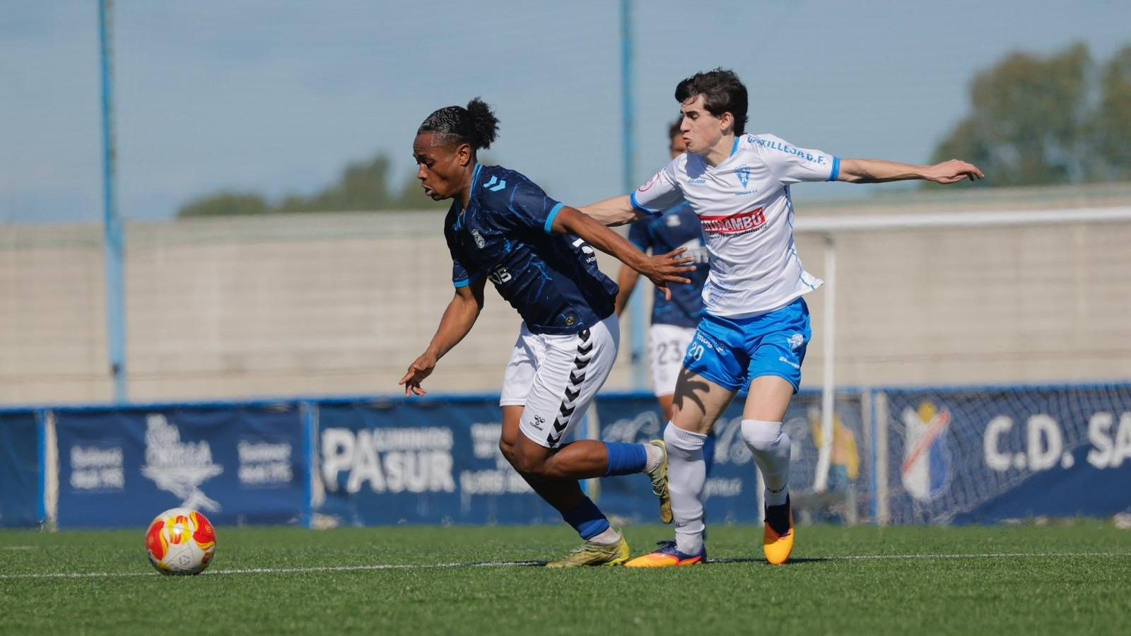 Joanet López se escapa del local Parrales en sus primeros minutos como jugador de la Balona