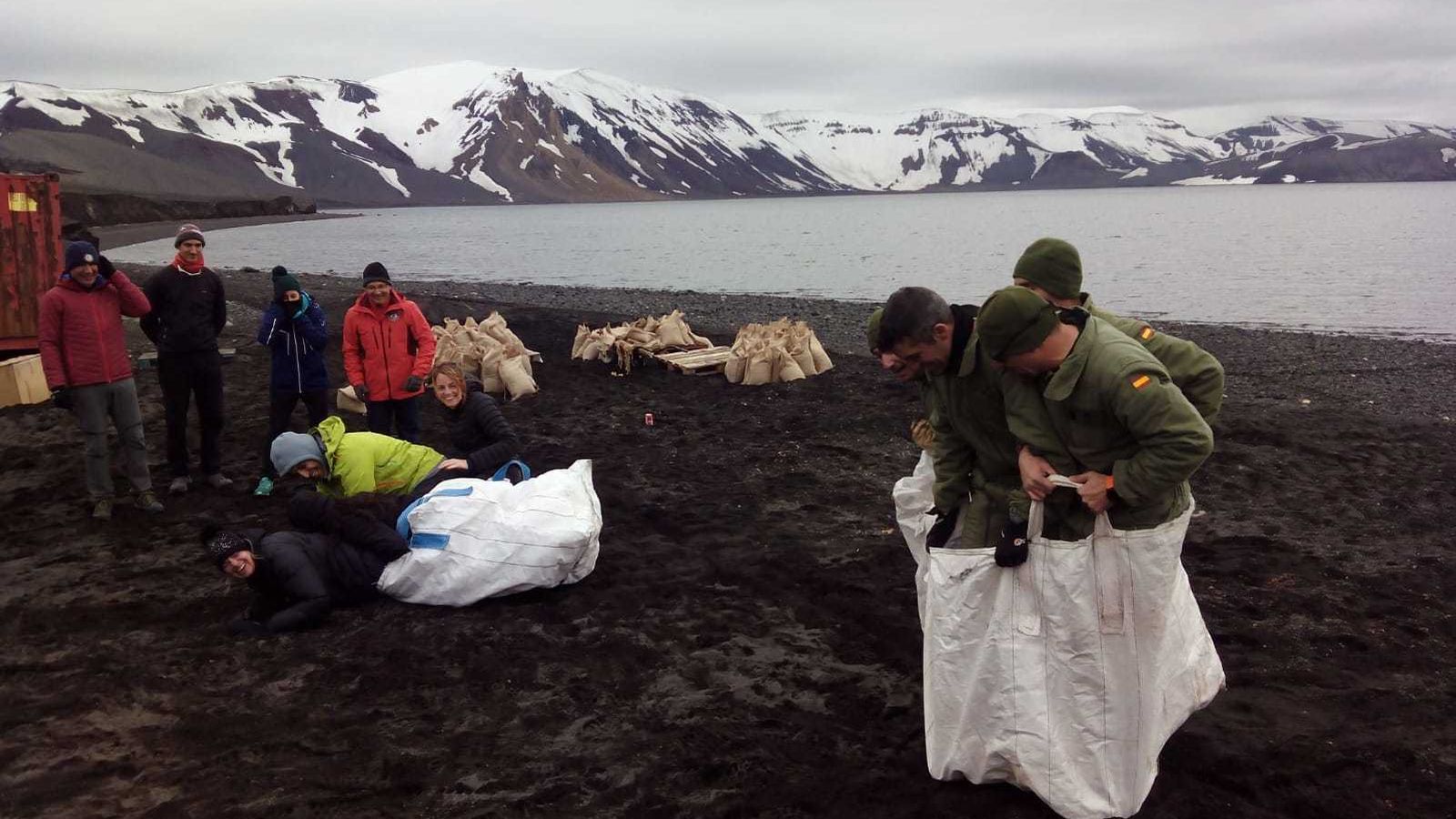 Carrera de rafias en la isla Decepción.