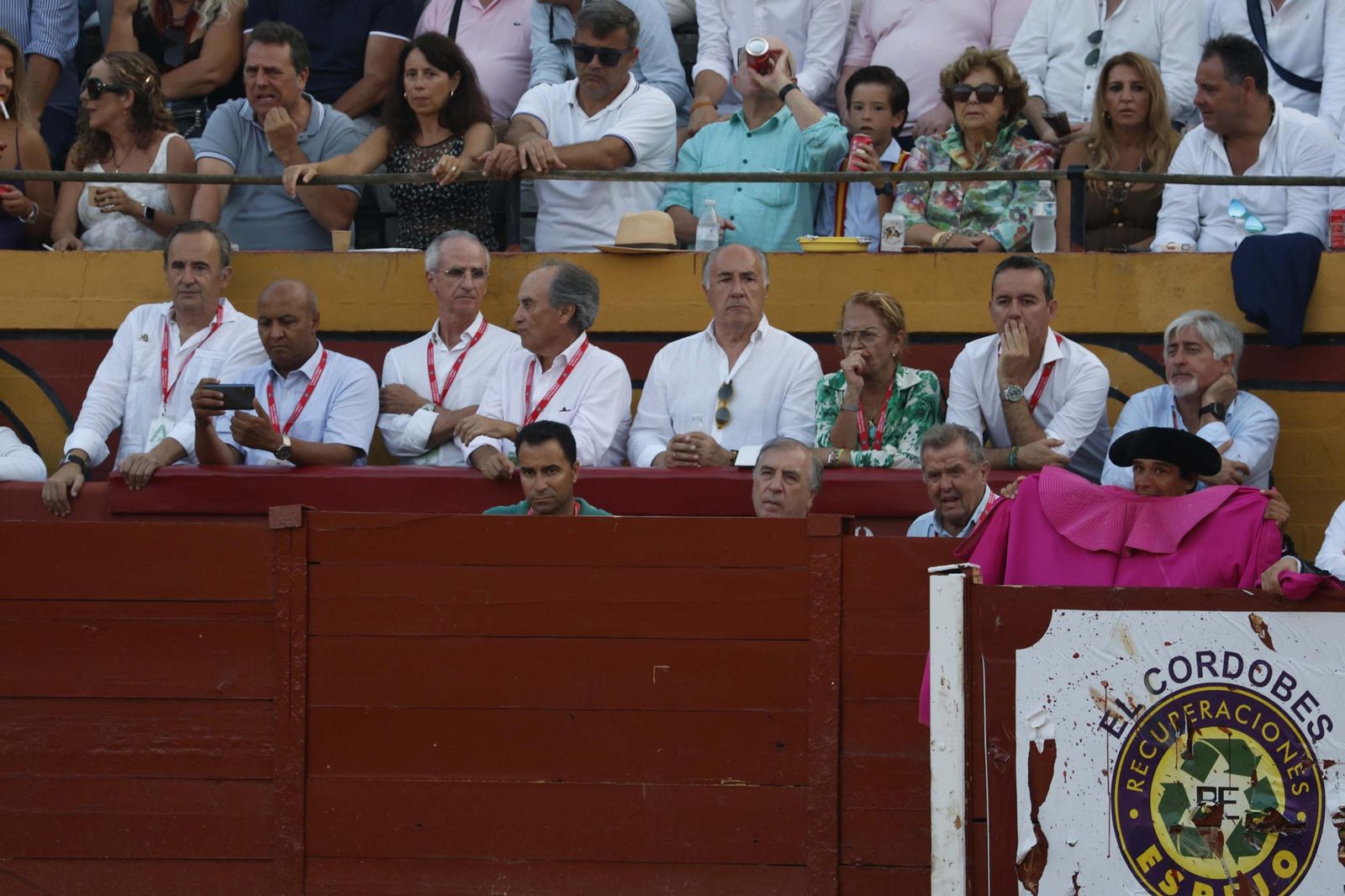 Una decepcionante corrida de Miura con Esaú Fernández a hombros cierra Algeciras