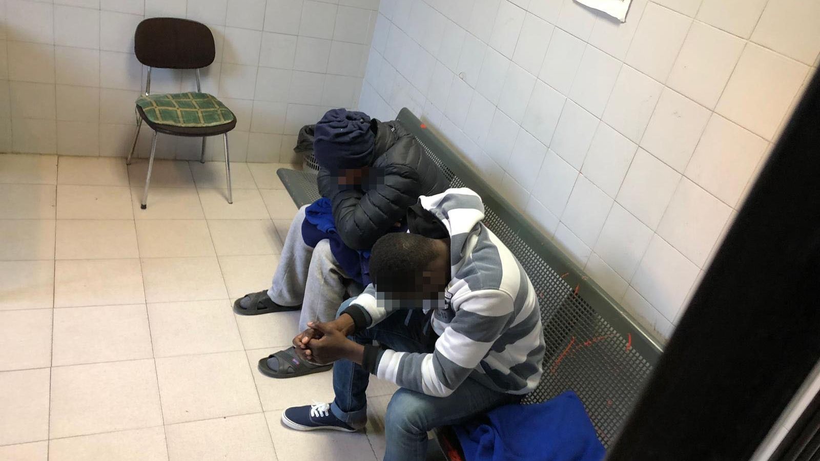 Los dos menores, en la sede policial.