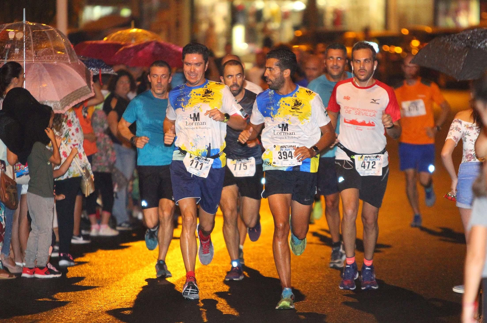 La VII Carrera Nocturna de Huelva en imágenes