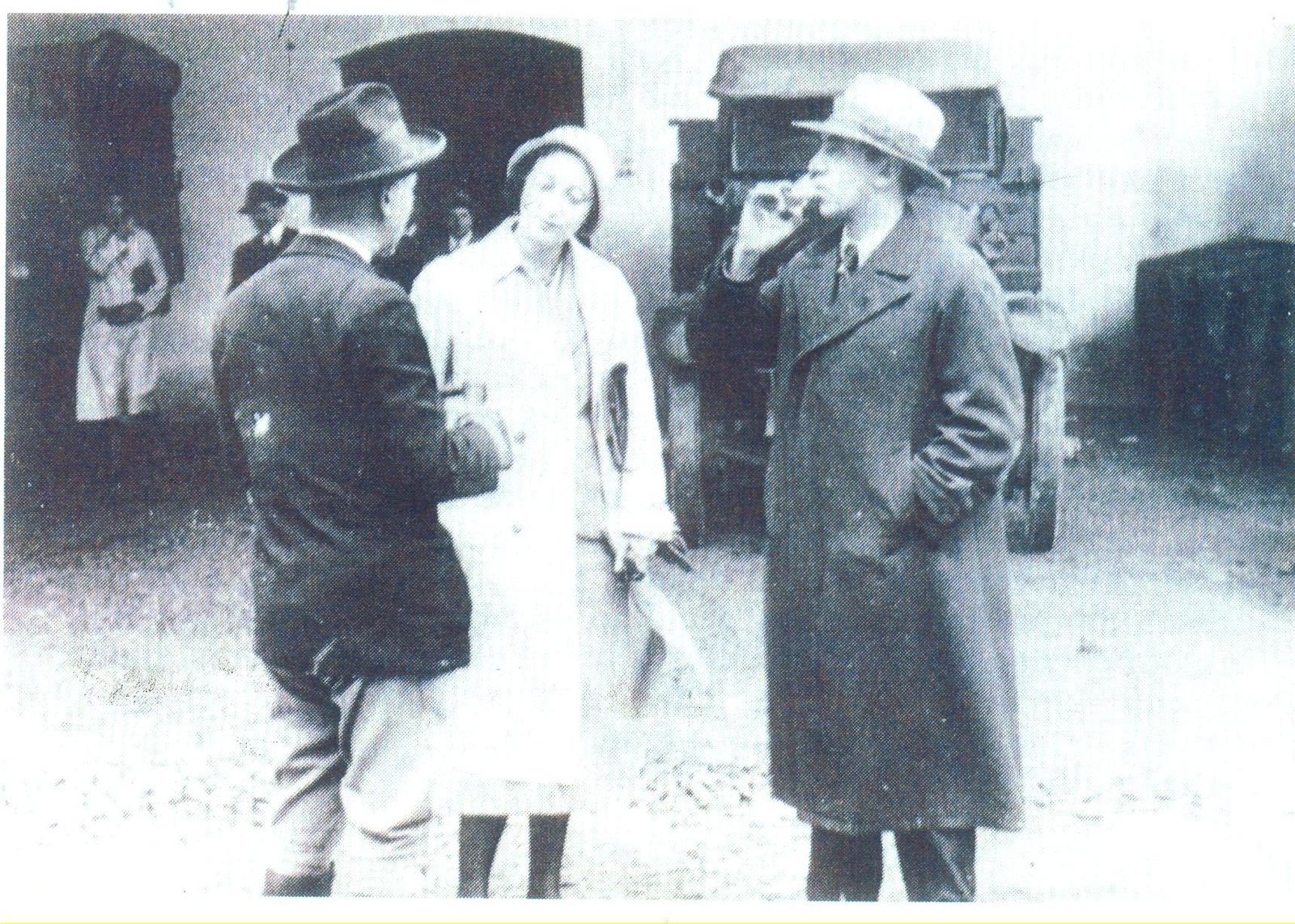 Illya Ehrenburg, su esposa y el alemán Enrst Toller en las bodegas de González Byass, 1931.